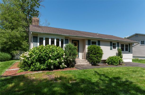 Exterior, Facade, Ranch