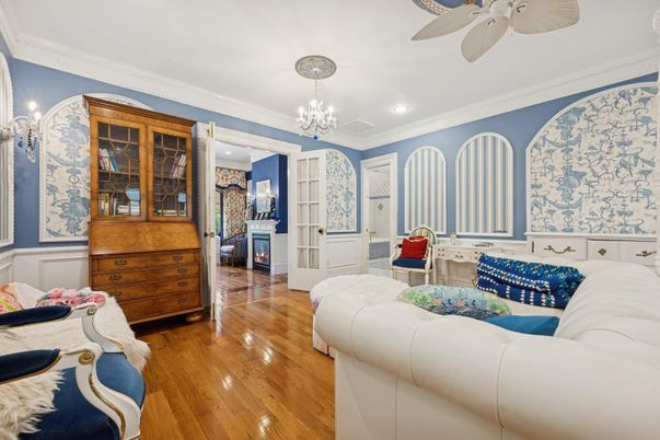 Chandelier, Interior, Living room, Recessed Lighting, Wood Texture Flooring