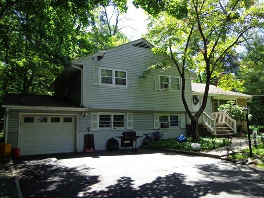 Attached, Exterior, Facade, Split Level