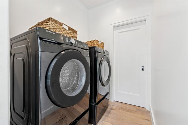 Interior, Washer, Wood Texture Flooring