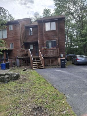 Exterior, Facade, Rowhouse