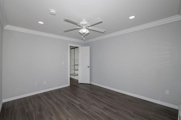 Empty room, Interior, Recessed Lighting, Wood Texture Flooring