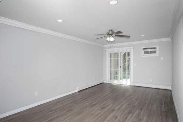 Empty room, Interior, Recessed Lighting, Wood Texture Flooring