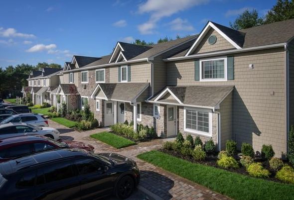 Exterior, Facade, Rowhouse