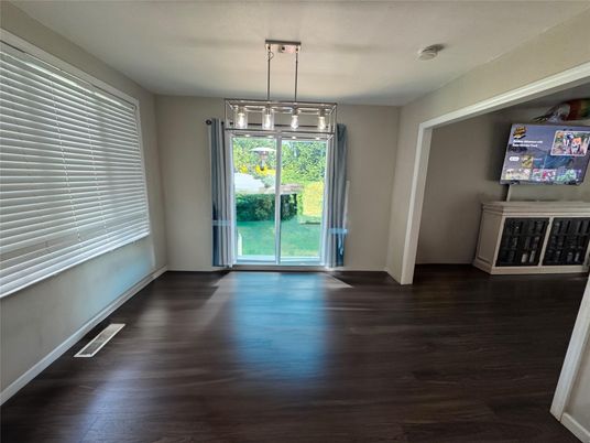 Empty room, Interior, Pendant Lights, Wood Texture Flooring