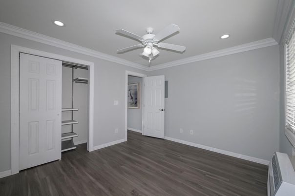 Empty room, Interior, Recessed Lighting, Wood Texture Flooring