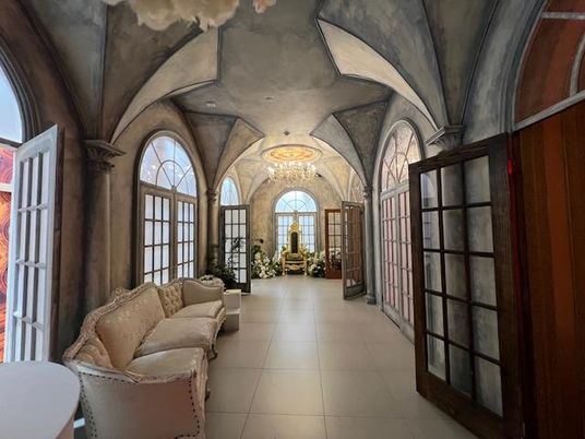 Chandelier, Interior, Living room