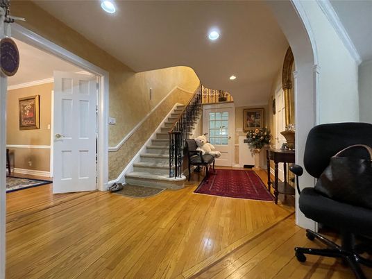 Interior, Recessed Lighting, Wood Texture Flooring