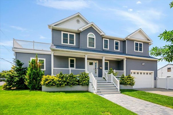 Attached, Exterior, Facade, Farmhouse
