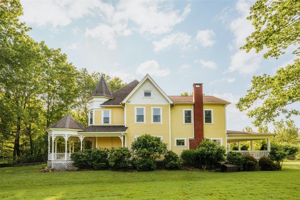 Backyard, Exterior, Facade, Queen Anne Victorian