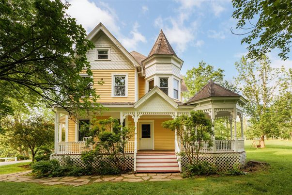 Exterior, Facade, Queen Anne Victorian