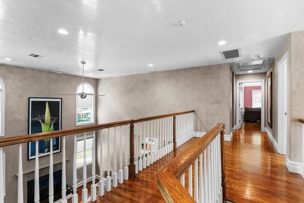 Interior, Pendant Lights, Recessed Lighting, Wood Texture Flooring