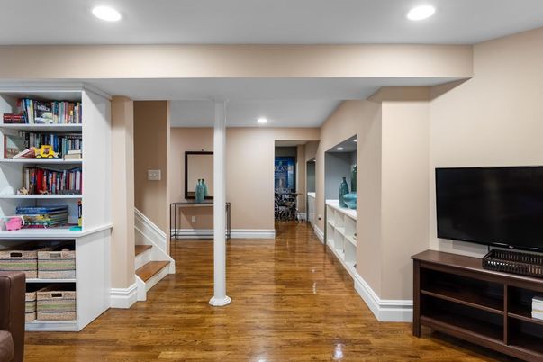 Interior, Recessed Lighting, Wood Texture Flooring