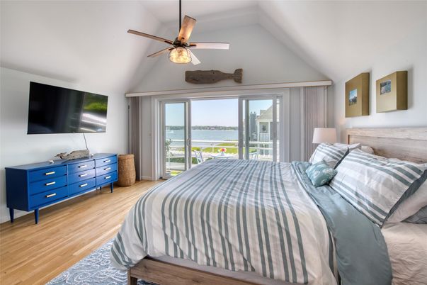 Bedroom, Interior, Water, Wood Texture Flooring