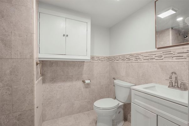 Bathroom, Interior, Recessed Lighting
