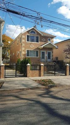 Exterior, Facade, Brick Facade, Rowhouse