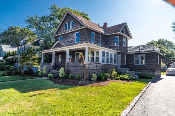 Exterior, Facade, Queen Anne Victorian