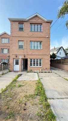 Exterior, Facade, Brick Facade, Georgian