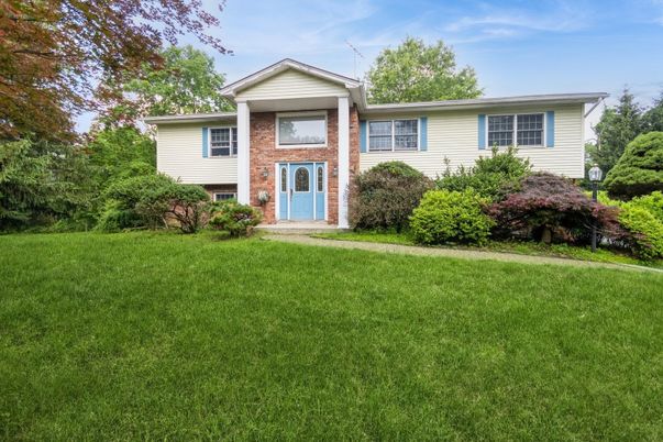 Backyard, Exterior, Facade, Brick Facade, Raised Ranch