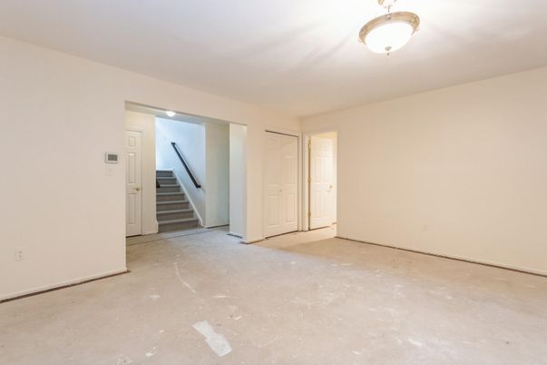 Empty room, Interior