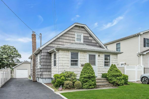 Detached Garage, Exterior