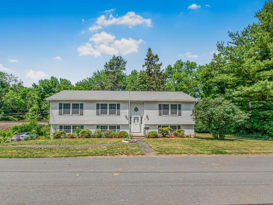 Exterior, Facade, Raised Ranch