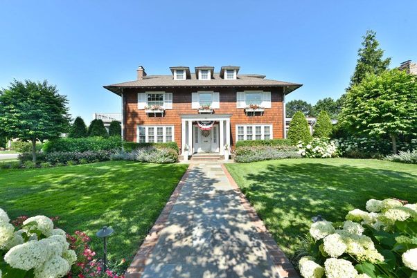 Backyard, Exterior, Facade, Brick Facade, Georgian