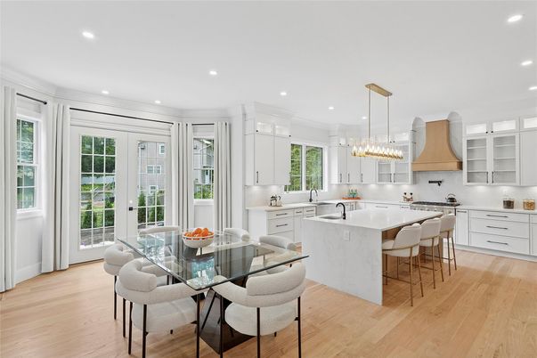Chandelier, Dining room, Interior, Kitchen, Pendant Lights, Recessed Lighting, Wood Texture Flooring