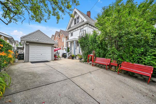 Detached Garage, Exterior
