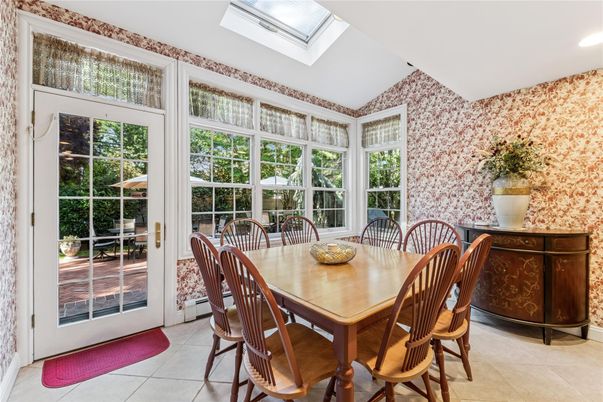 Dining room, Interior, Recessed Lighting