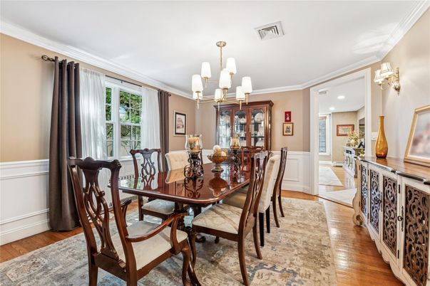 Chandelier, Dining room, Interior, Recessed Lighting, Wood Texture Flooring