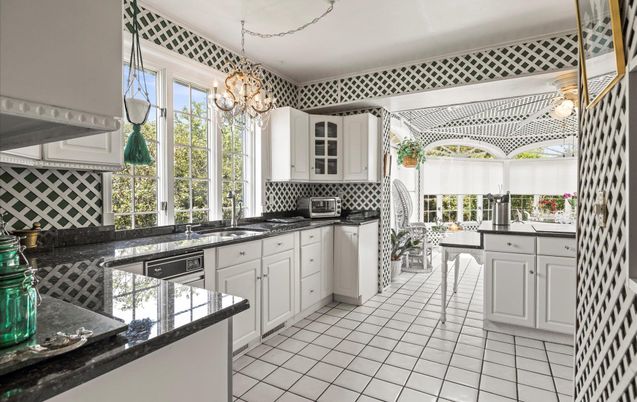 Chandelier, Interior, Kitchen