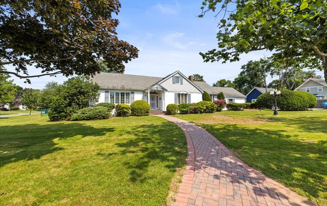 Backyard, Exterior, Facade, Ranch