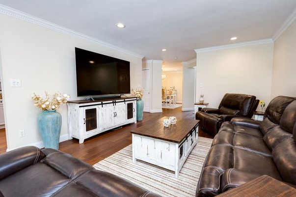 Interior, Living room, Recessed Lighting, Wood Texture Flooring