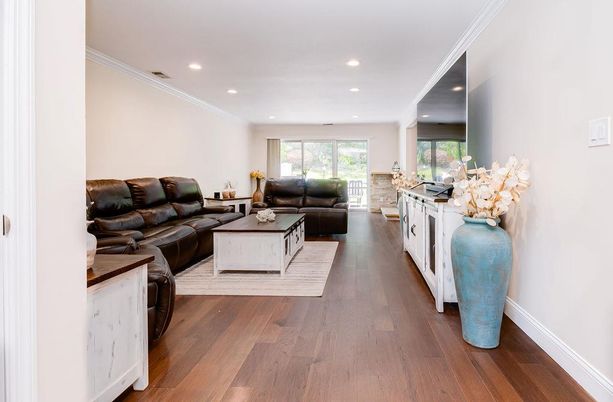 Interior, Living room, Recessed Lighting, Wood Texture Flooring