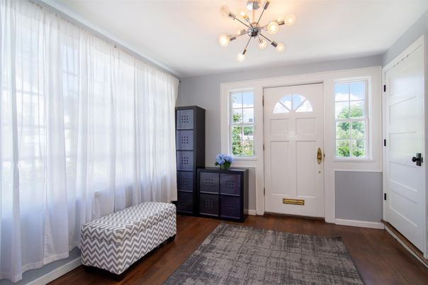 Interior, Pendant Lights, Wood Texture Flooring