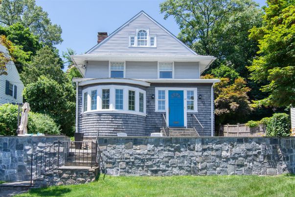 Exterior, Facade, Queen Anne Victorian