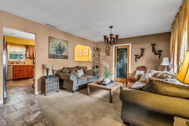 Chandelier, Interior, Living room