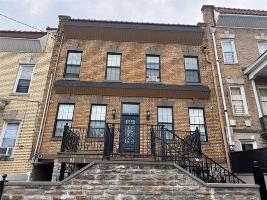 Exterior, Facade, Brick Facade, Rowhouse