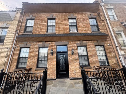 Exterior, Facade, Brick Facade, Rowhouse
