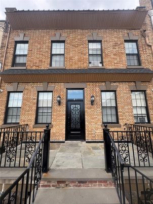 Exterior, Facade, Brick Facade, Rowhouse