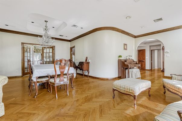 Chandelier, Dining room, Interior, Recessed Lighting, Wood Texture Flooring