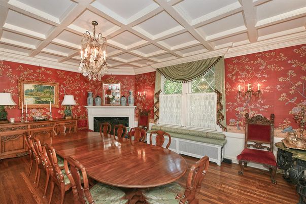 Chandelier, Dining room, Fireplace, Interior, Wood Texture Flooring