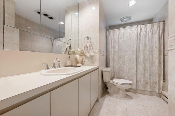 Bathroom, Interior, Recessed Lighting