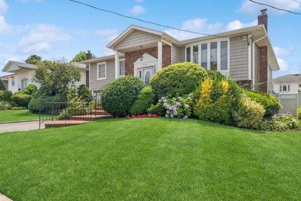 Backyard, Exterior, Facade, Brick Facade, Split Level