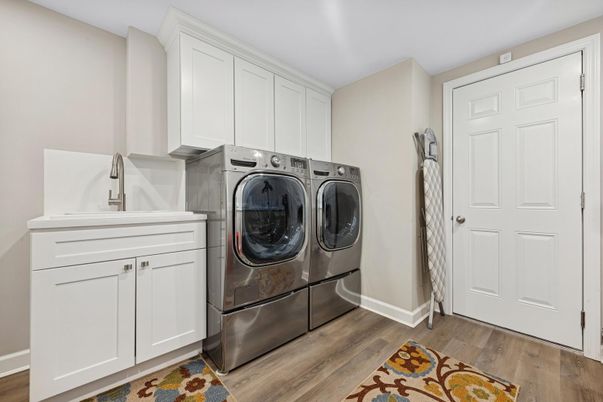 Interior, Washer, Wood Texture Flooring