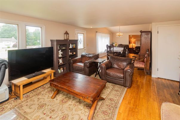 Chandelier, Dining room, Interior, Living room, Recessed Lighting, Wood Texture Flooring
