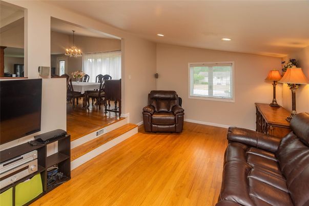 Chandelier, Dining room, Interior, Recessed Lighting, Wood Texture Flooring