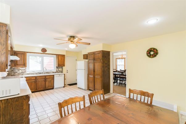 Dining room, Interior, Kitchen, Recessed Lighting