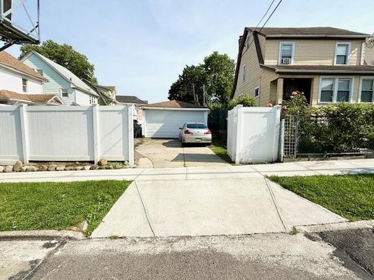 Detached Garage, Exterior